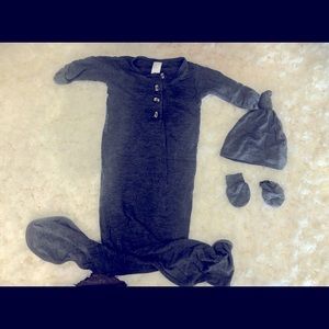 Lou Lou and Company newborn set. Includes knotted gown, hat, and mittens.